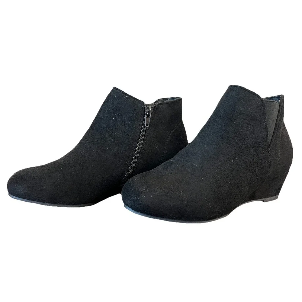 It's OK Women's Janelle Ankle Boots Size 7 1/2W Black Suede‎ Zip Up 149421